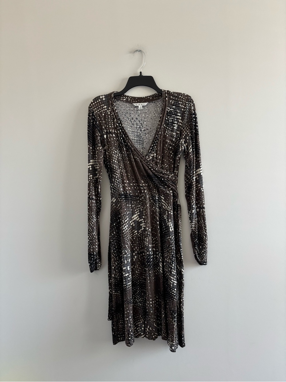 Cabi Dress Faux Wrap Dappled Dots Knee Brown Stretch Knit Womens M Office 90s